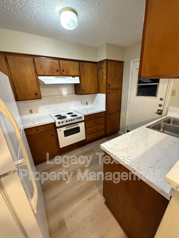 Foto del edificio - 1118 N Nolan River Rd