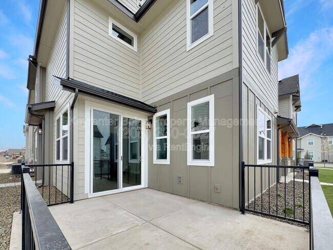 Building Photo - 152 S Koyukuk Ln