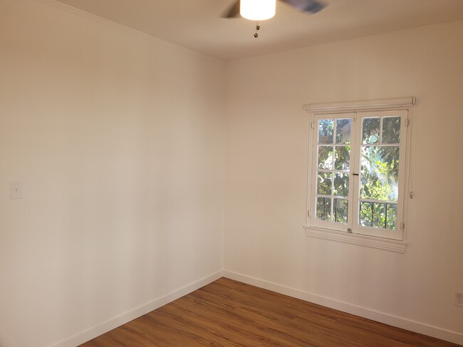 Bedroom - ceiling fan/light - 2040 Argyle Ave