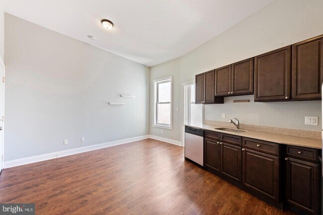 Building Photo - 2478 Frankford Ave