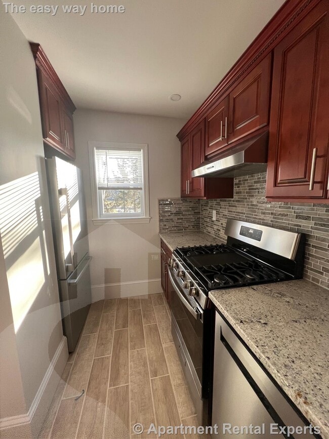 Building Photo - 10 Cady Ave