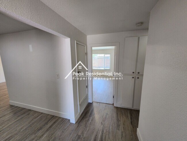 Foto del edificio - Updated South Sacramento Area 4bd/2ba Home