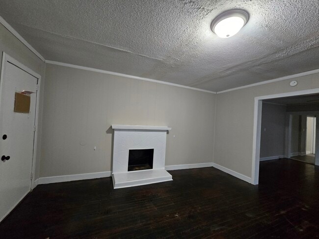 Building Photo - 1939 Haynie Dr