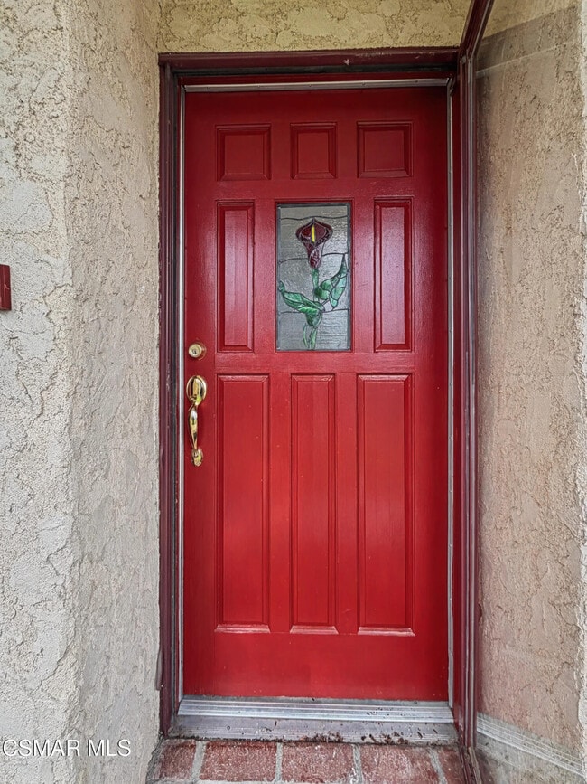 Foto del edificio - 2485 E Hillcrest Dr