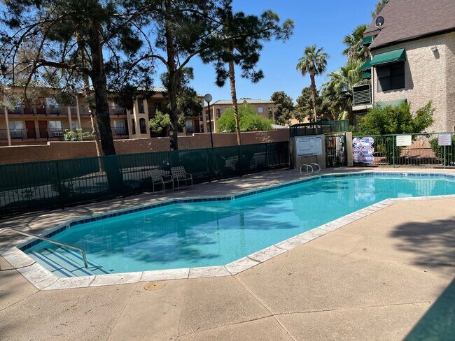 Foto del edificio - Stylish Condo Near the Strip & Convention Center!