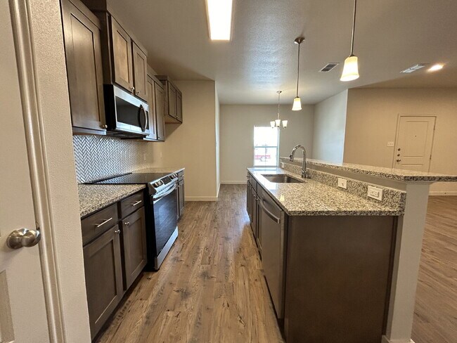 Foto del edificio - Beautiful 2-Story Townhome!