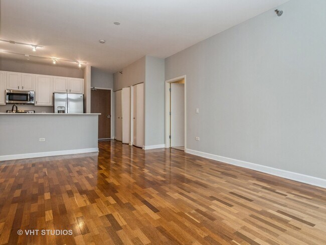 Building Photo - 1322 S Prairie Ave