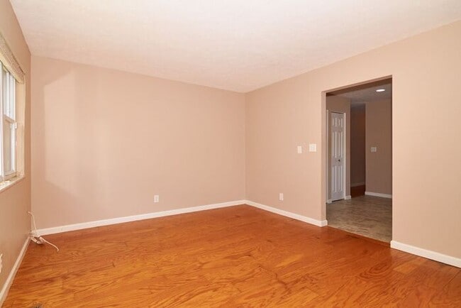 Building Photo - Cozy 2 Bedroom Duplex Home