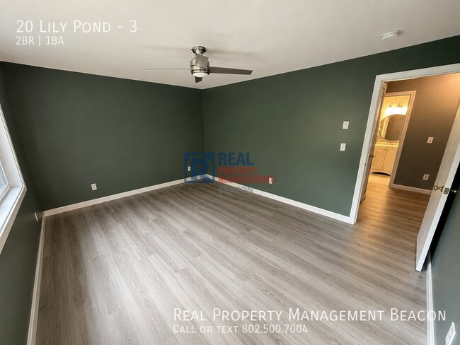 Foto del edificio - 20 Lily Pond Rd