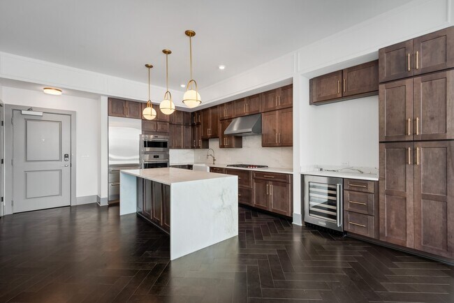 Building Photo - 1616 W End Ave