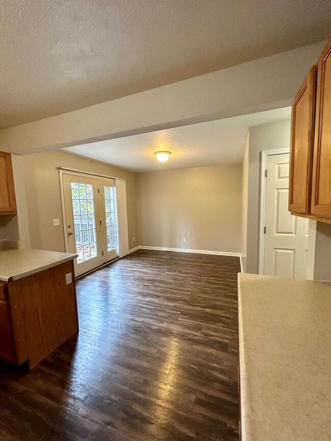 Building Photo - Southside Townhouse