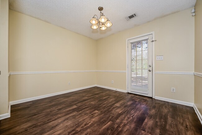 Building Photo - Cozy 3 Bedroom Hampton Home