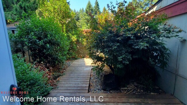 Building Photo - 1708 Evergreen Park Ln SW