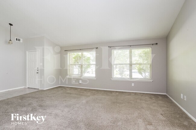 Building Photo - 3922 Maple Heights Dr