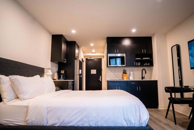 Building Photo - 77 9th St E