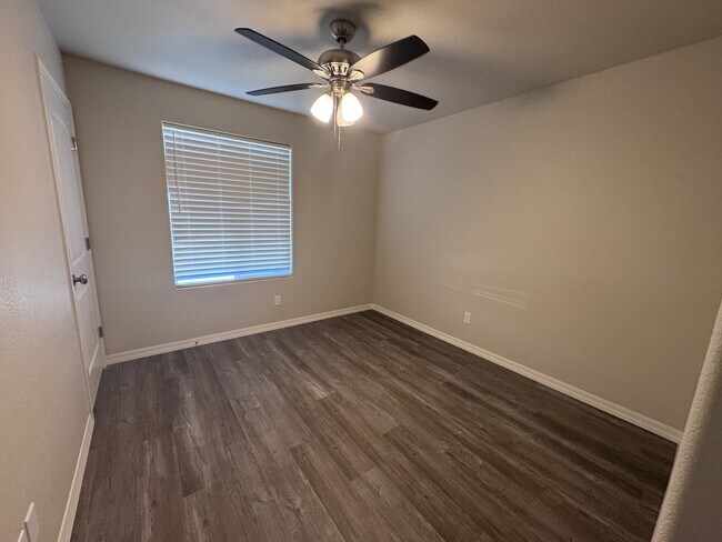 Foto del edificio - 3281 Whitehead Ave