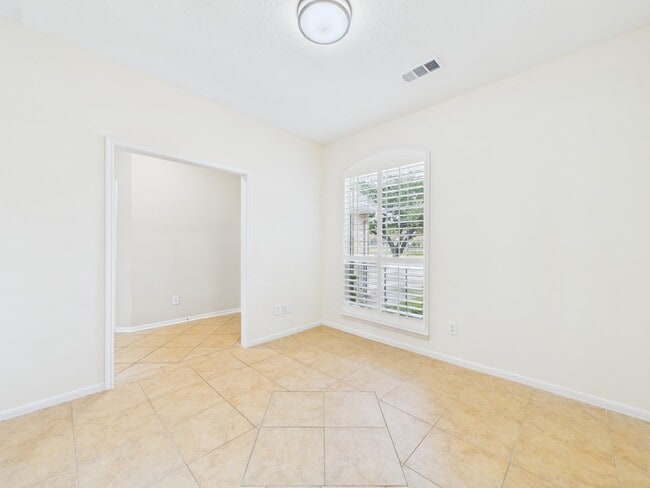 Building Photo - 519 Promenade Blvd