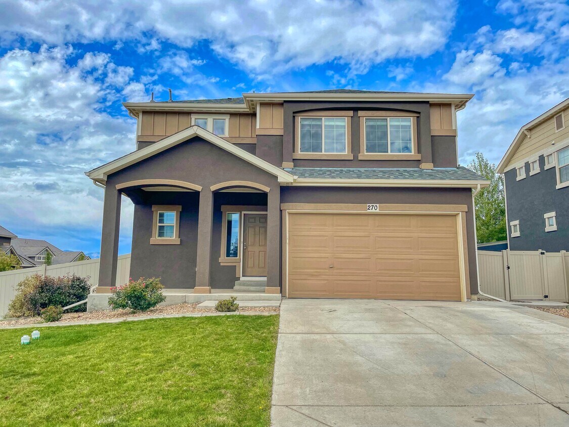 Front of the House - 270 Pear Lake Way