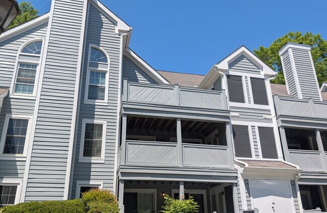 Foto del edificio - Inviting Townhome Living in Desirable Reston Community
