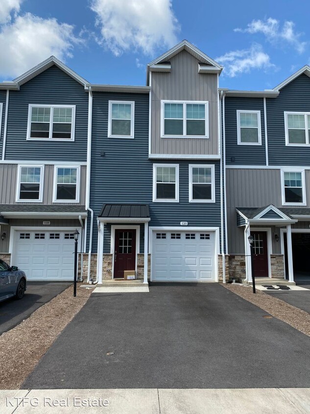Primary Photo - 3 br, 2.5 bath House - 120 Amicus Dr