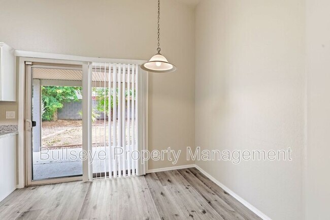 Foto del edificio - 310 E Payton St
