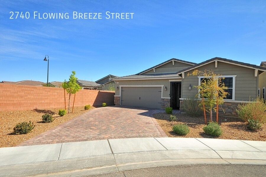Foto principal - 2740 Flowing Breeze St
