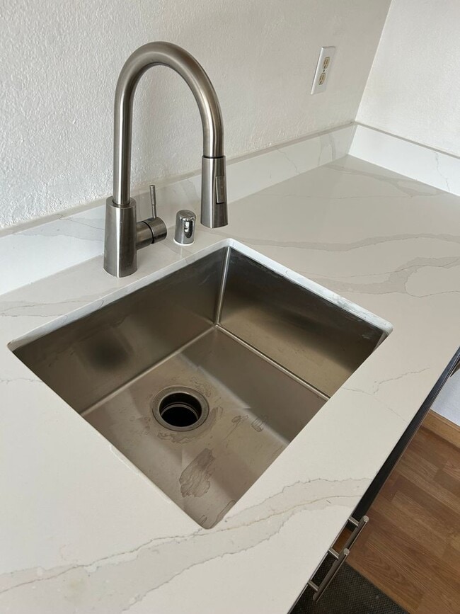 Foto del edificio - Welcome to Valley Crest Condos!