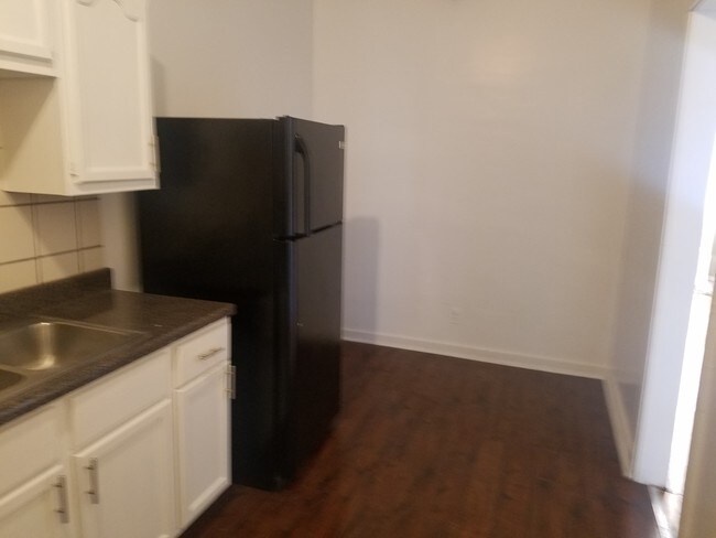 Building Photo - 5152 S King Dr
