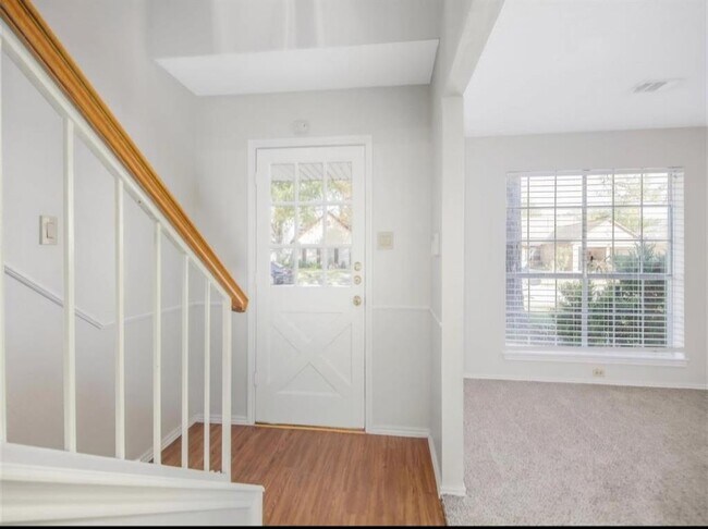 Foto del edificio - 8322 Old Maple Ln