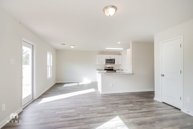 Building Photo - 15819 Del Norte Dr