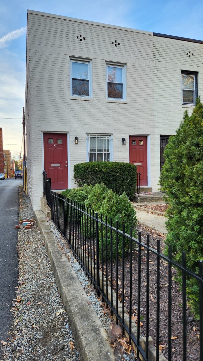 Foto del edificio - 435 17th St SE