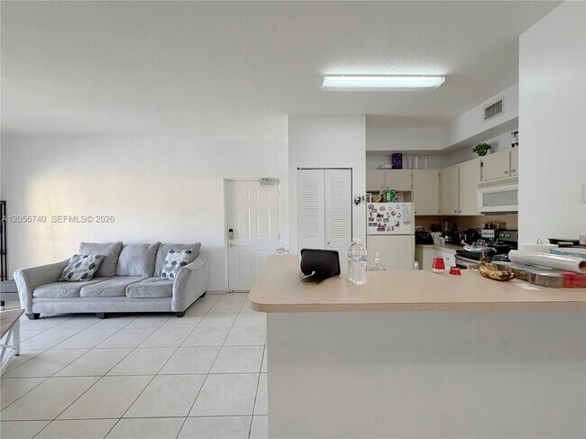 Foto del edificio - 7360 NW 114th Ave