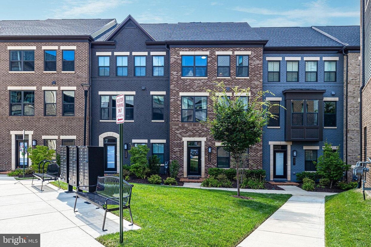 2335 Water Promenade Ave, Oak Hill, VA 20171 Townhouse for Rent in
