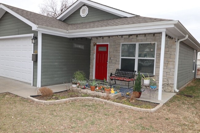 Building Photo - Spacious Home for Rent!