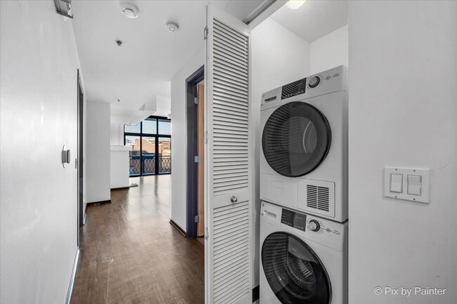 Foto del edificio - 1201 W Adams St