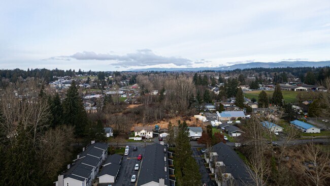 Foto del edificio - Lakeshore & Lakeview Townhomes