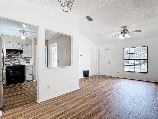 Foto del edificio - 115 Lindenwood Ln