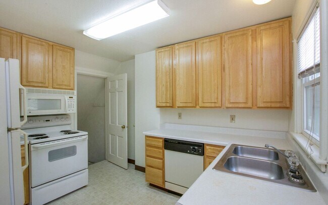 Building Photo - 1025 6th St