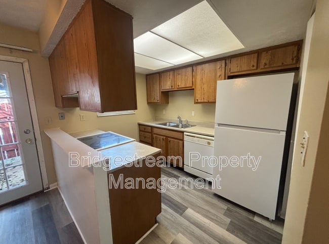 Building Photo - 967 Taylorsview Dr