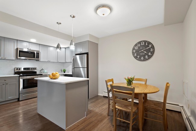 Building Photo - 2355 Grove St