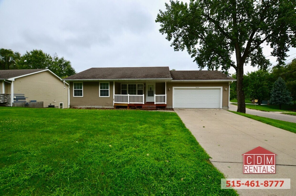 Primary Photo - Wonderful DSM Ranch Home