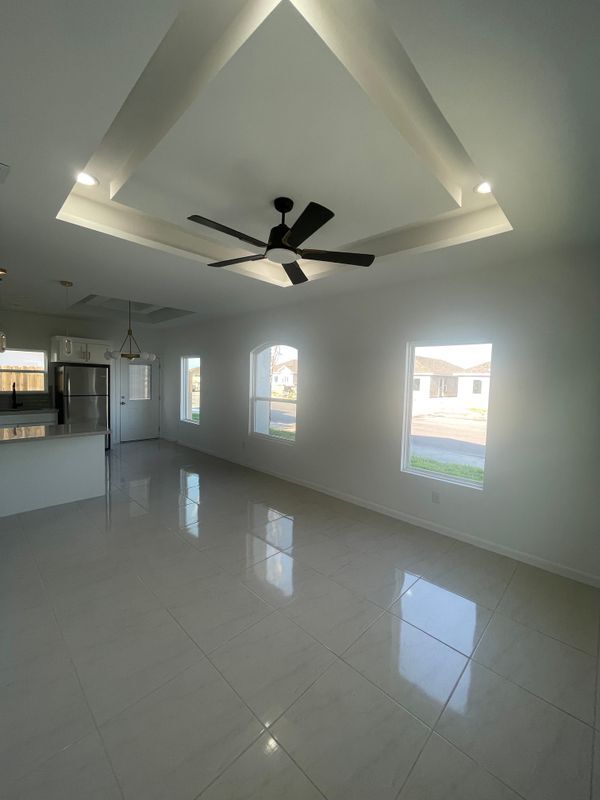 Foto del edificio - 1024 N Woodson Ave