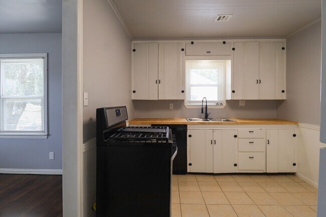 Foto del edificio - Newly remodeled 2 Bedroom 1 Bath