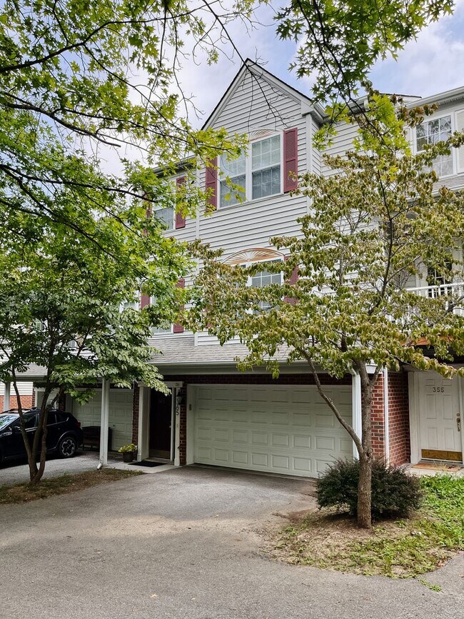 Foto del edificio - 3 Bedroom 2.5 Bath Townhouse