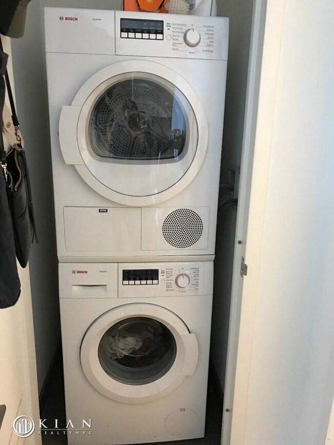 Foto del edificio - 605 W 42nd St