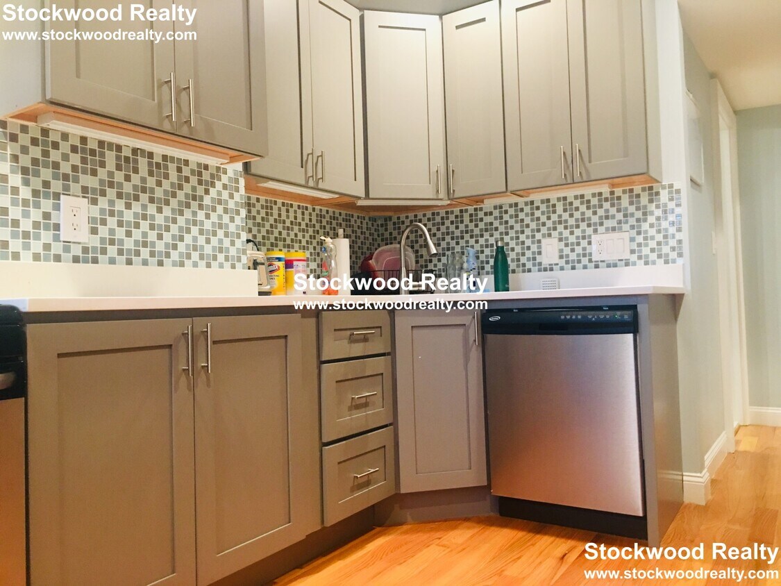 Primary Photo - 935 Dorchester Ave