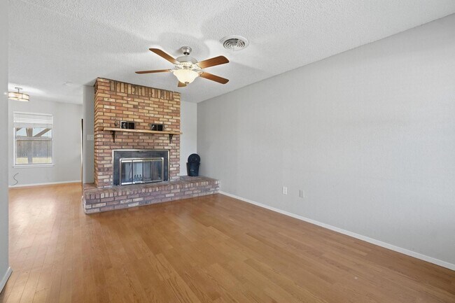 Foto del edificio - 1125 Cornell Dr