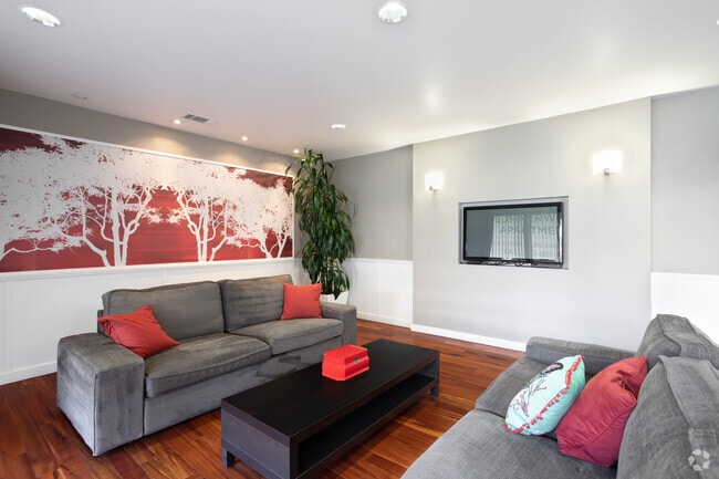 Interior Photo - Summerwood