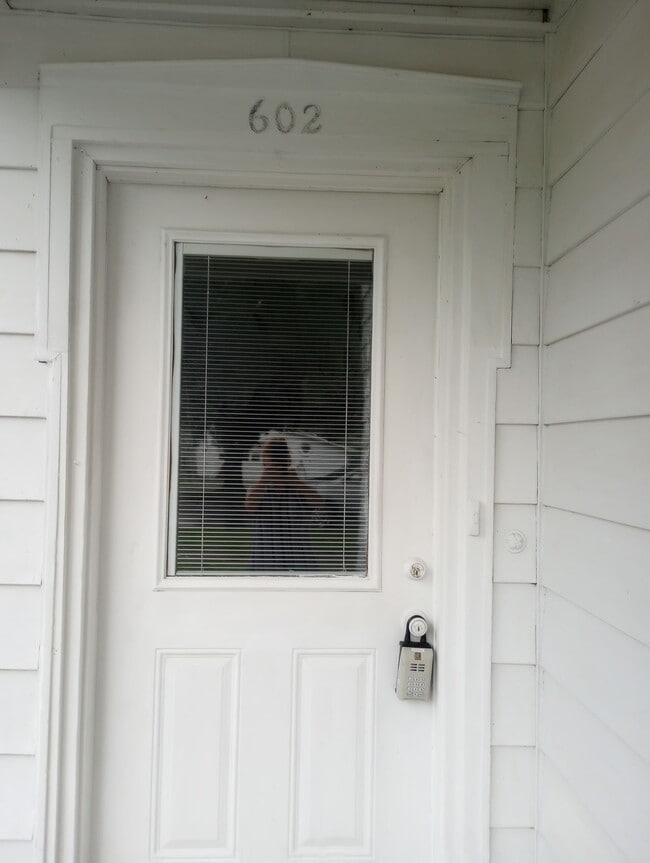 Building Photo - 602 N Porter St