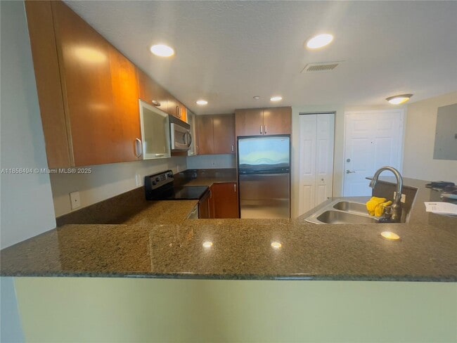 Building Photo - 201 Golden Isles Dr